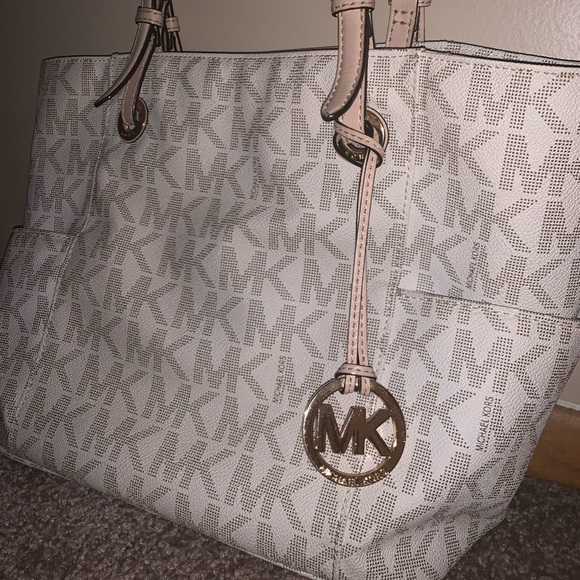 Michael Kors Handbags - Michael Kors bag